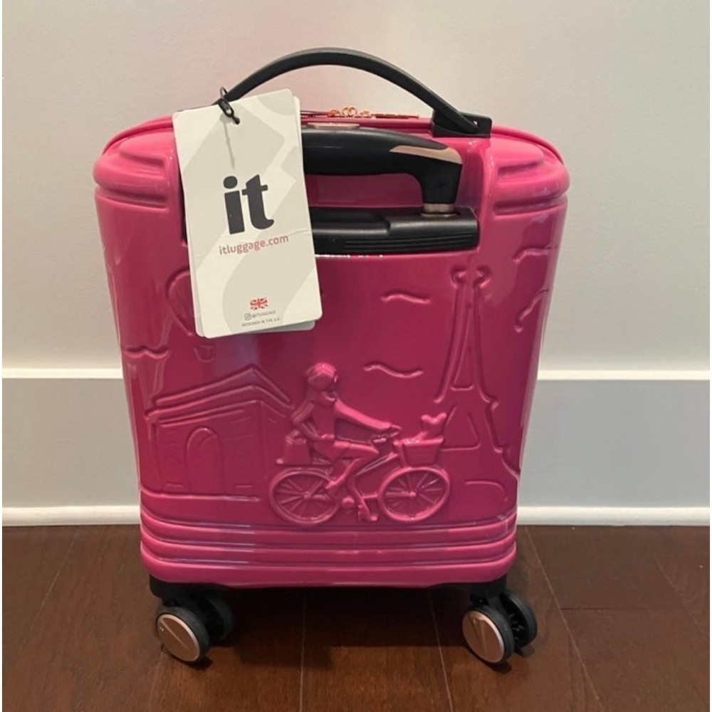 IT METALIK LUGGAGE PINK PARIS HARDSIDE LUGGAGE NEW
‼️LAST ONE IN INVENTORY ‼️